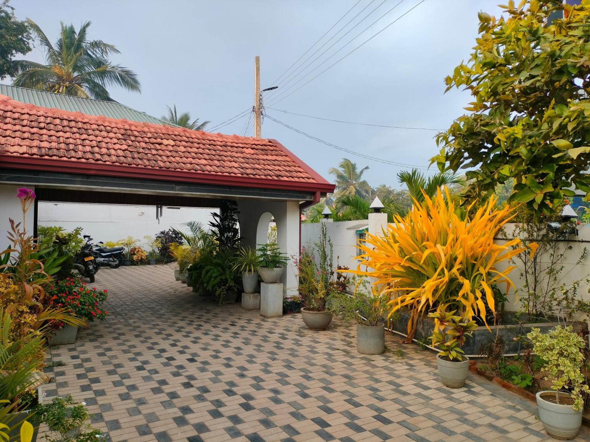 Taj Residence Puttalam Exteriér fotografie